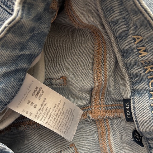 American Eagle Outfitters Light Wash Ripped Boyfriend Jeans - Picture 3 of 3